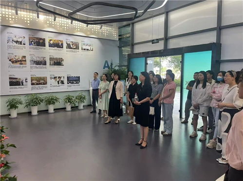 罗山中学 探索技术与教学融合 共创数字校园新未来