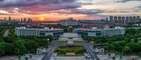 古武汉的源头，新武汉的荟萃 数字校园在长江边演绎江夏精彩篇章